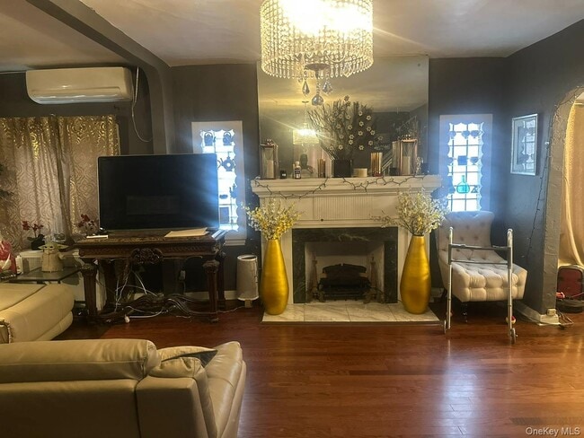 Photo - 133-22 228th St