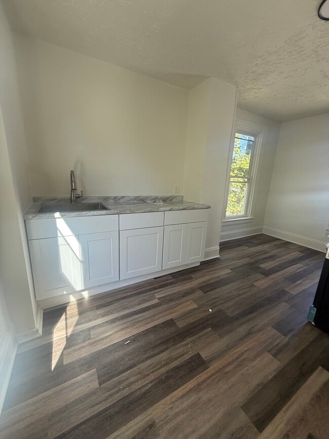 Photo - 5617 Abbottsford St Unit 2