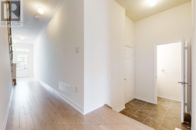 Photo - 2011 Horace Duncan Cres