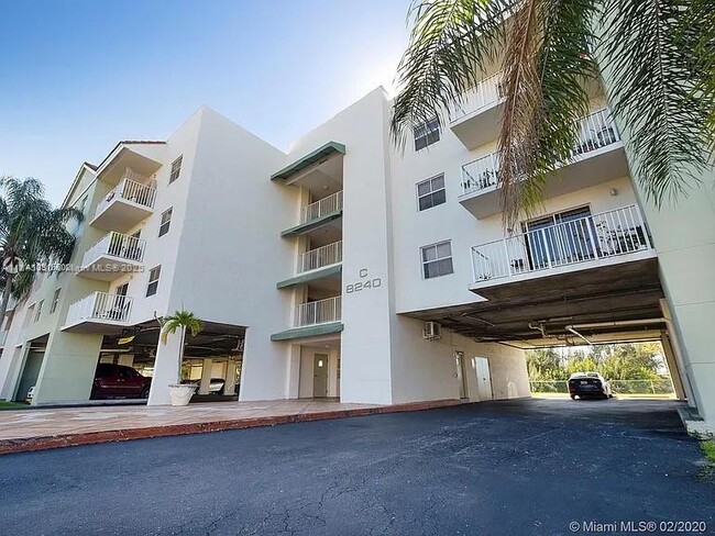 Building Photo - 8240 SW 210th St Unit 319 Rental
