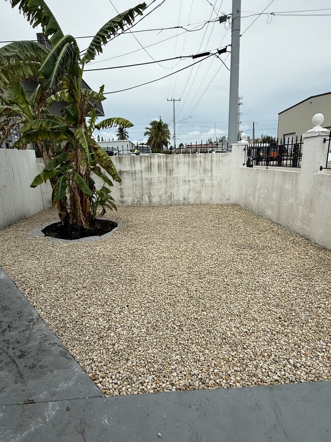 Building Photo - 6400 2nd St Rental