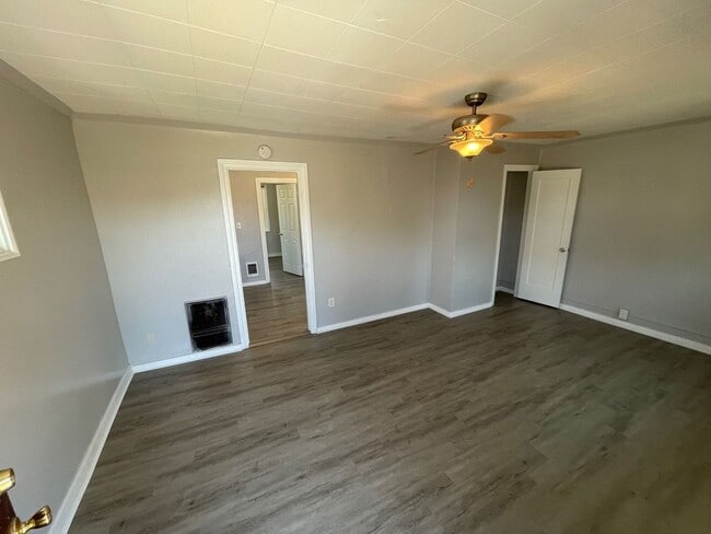 Photo - 2135 Eberlein Ave