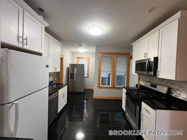 Building Photo - 152 Winchester St Rental