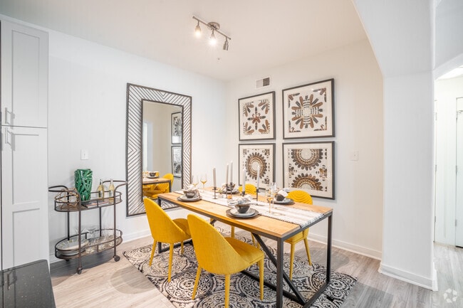 1BR, 1BA - 880SF - Dining Room