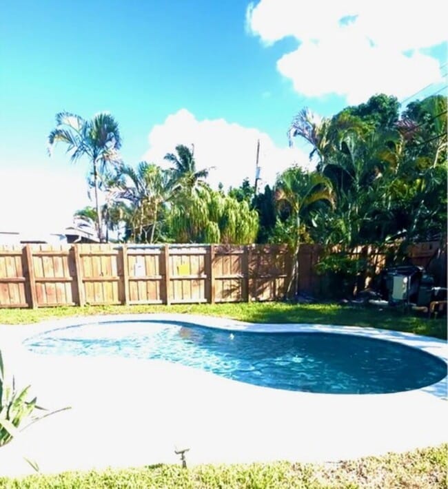 Photo - 200 NE 56th St