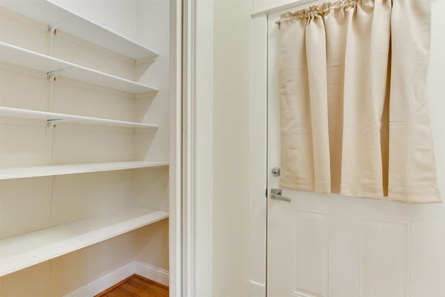 Building Photo - 401 Willard St