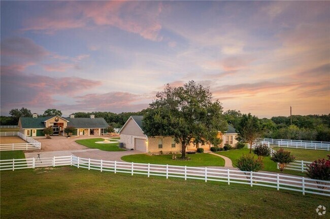 Building Photo - 501 Matzig Cove Rental