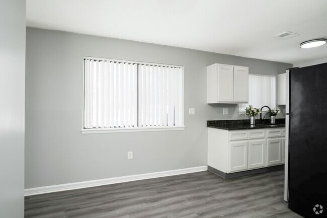 2BR, 2BA - 1,100SF - Dining Room
