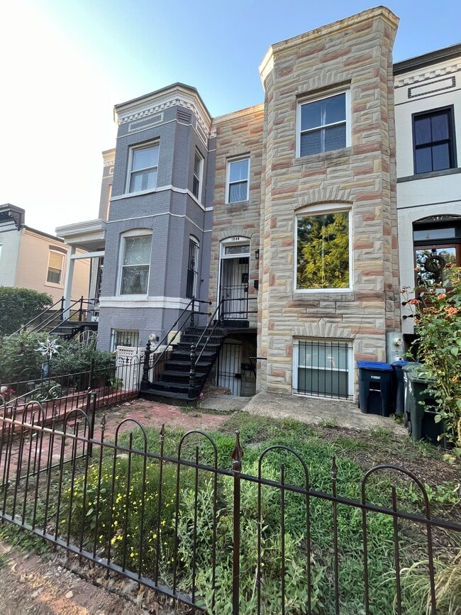 Entrada principal - 1006 F St NE Unidad #B