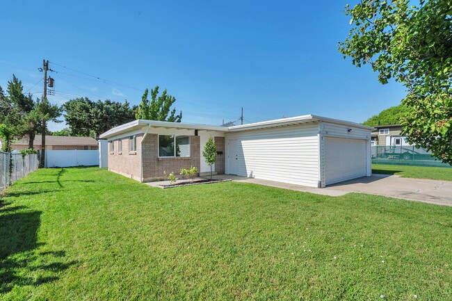 Building Photo - 3031 W 3875 S Rental