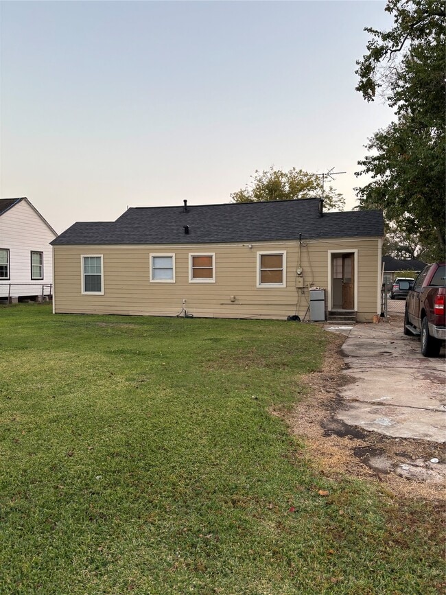 Photo - 10523 Oswego St