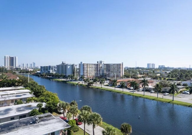 Photo - 2025 NE 164th St Unidad 508