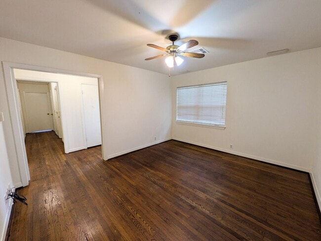Photo - 5040 Raleigh Dr