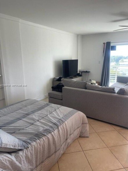 Photo - 2900 NE 30th St