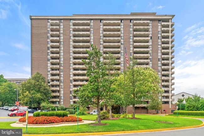 Building Photo - 1800 Old Meadow Rd Unit 1218