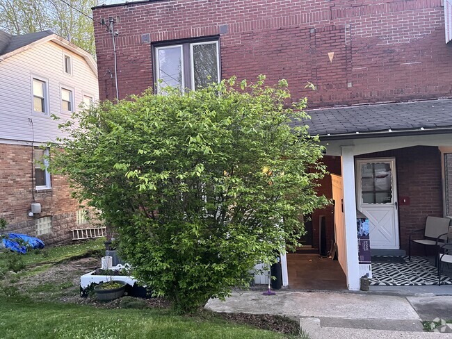 Building Photo - 374 Avenue E Rental