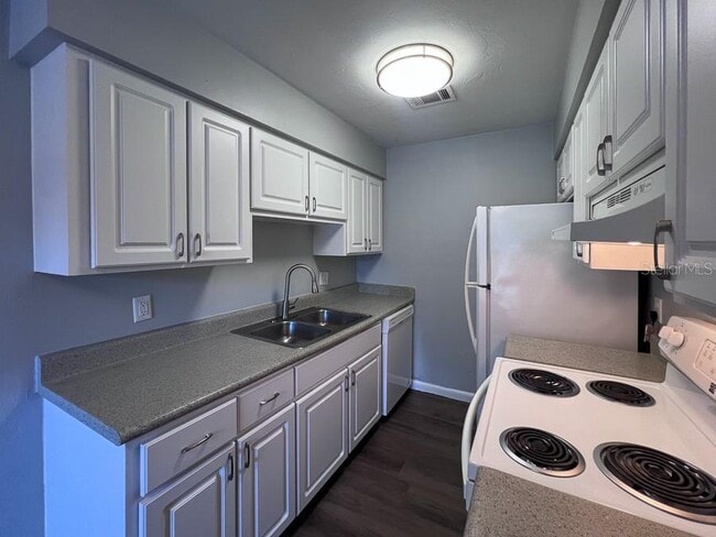 Building Photo - 2232 SW 39 Dr Unit A