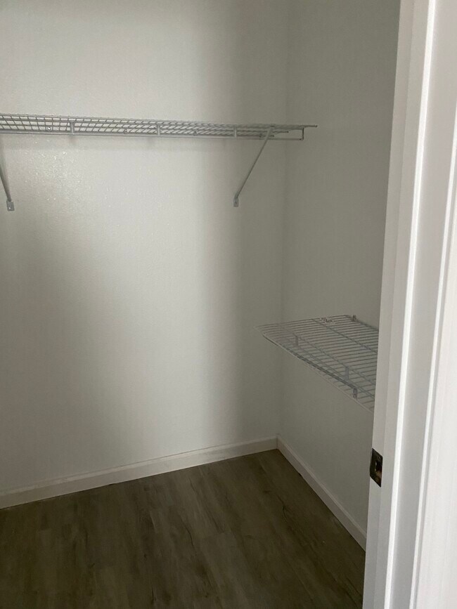 Large walkin closet - 2602 Willow Oak Ct Unit 1