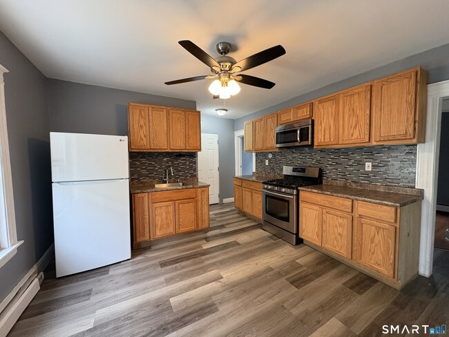 Photo - 680 W Main St Unit 2