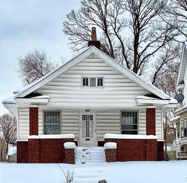 Building Photo - 1318 Lincoln Way East
