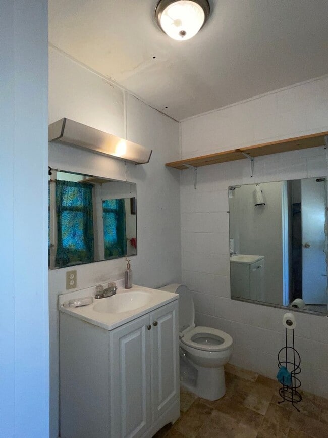 Building Photo - 4/1.5 $1950