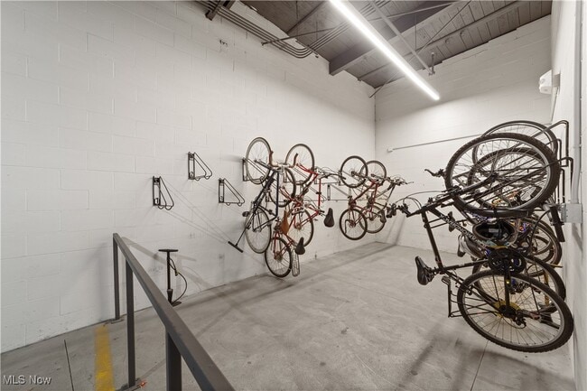 Building Photo - 2048 Fulton Rd Unit 107