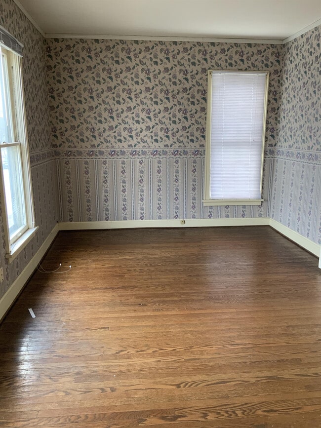 Photo - 136 W High St