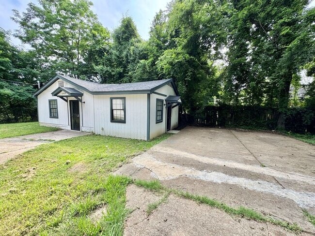 Photo - 1407 Ferguson Rd