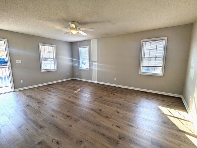 Photo - 125 Lonesome Wind Way