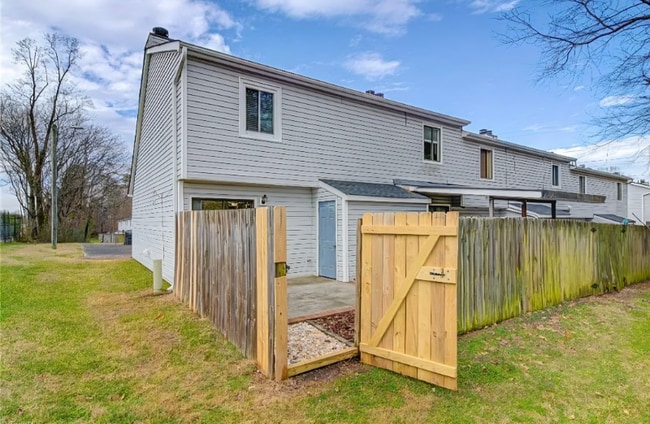 Photo - 561 Brookside Ct