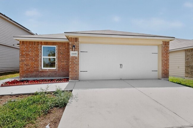 Building Photo - 15018 Silver Tree Cove