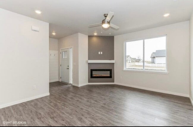 Photo - 2242 Denison Ave