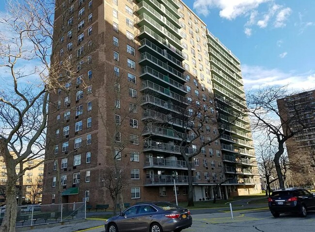 Photo - 2630 Cropsey Ave