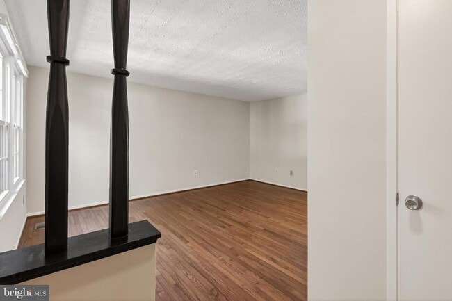 Photo - 337 Gundry Dr