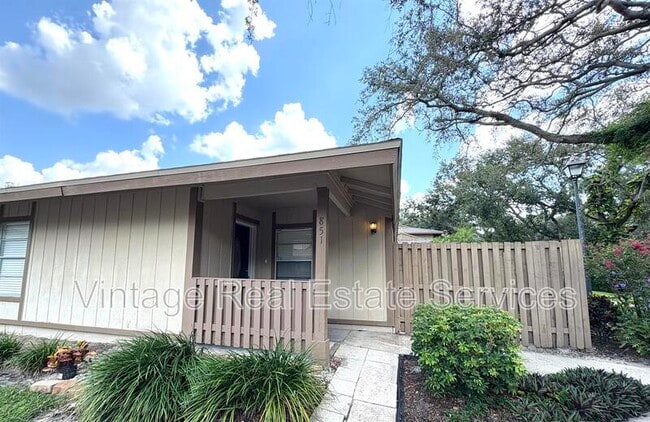 Building Photo - 851 Creekway Ct