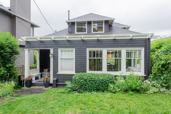 Building Photo - 4bd/2.5ba Seattle Home