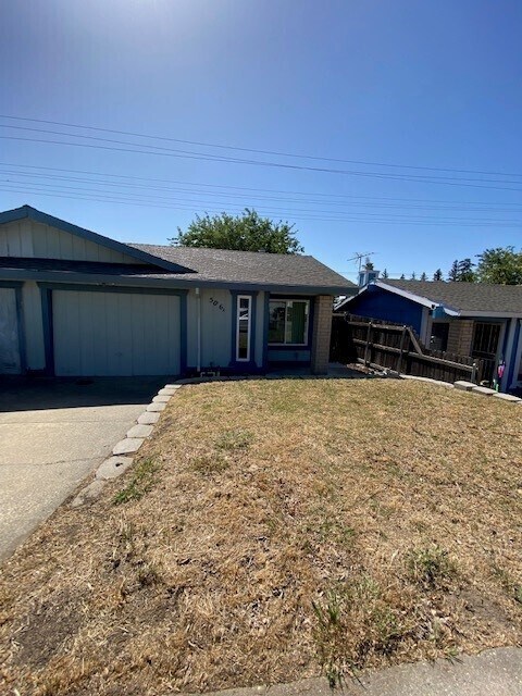 Great duplex with upgrades throughout! - Great duplex with upgrades throughout! House