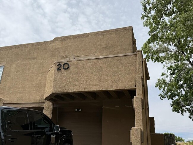 Building Photo - 2900 Vista Del Rey NE Unit 20D