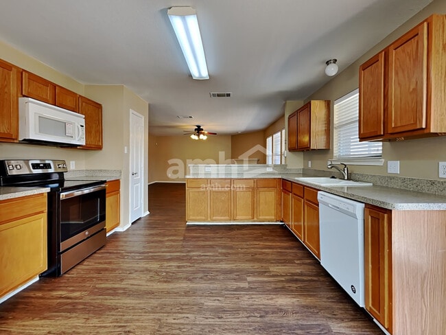 Photo - 729 Redwing Dr