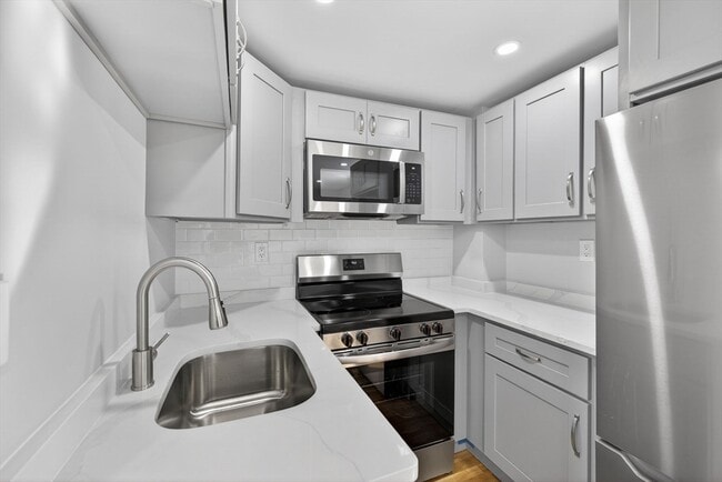 Building Photo - 91 Francis St Unit #3