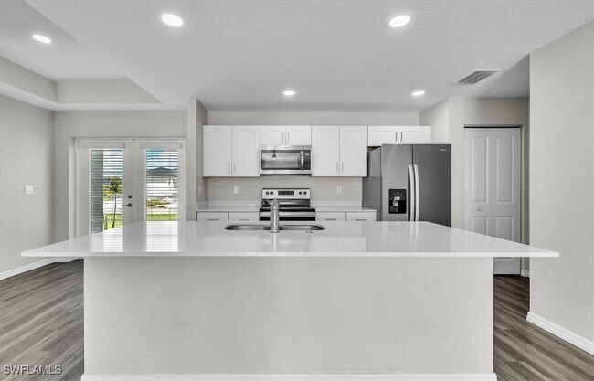 Building Photo - 412 NE 25th St