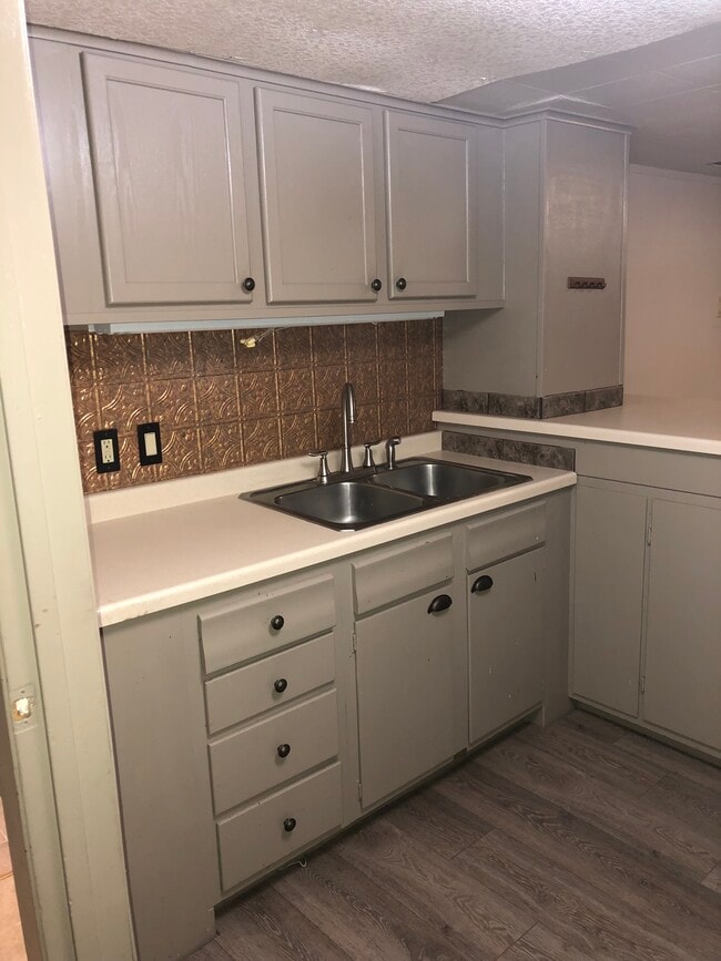 Kitchen sink area - 122 2nd Ave SW Unidad 1