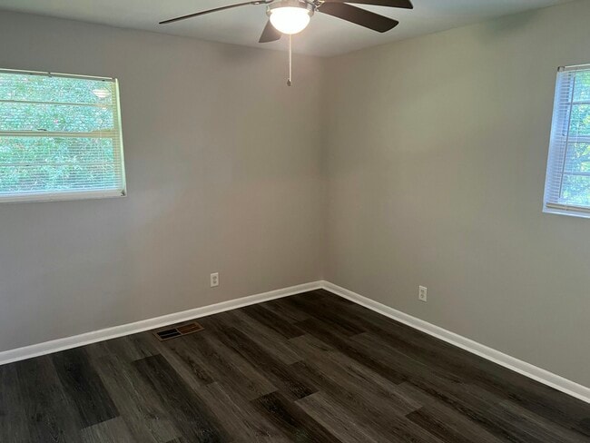 Photo - 1472 Tulip Pl