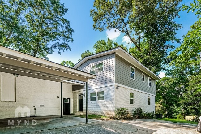 Building Photo - 1324 N Cliff Valley Way NE Rental