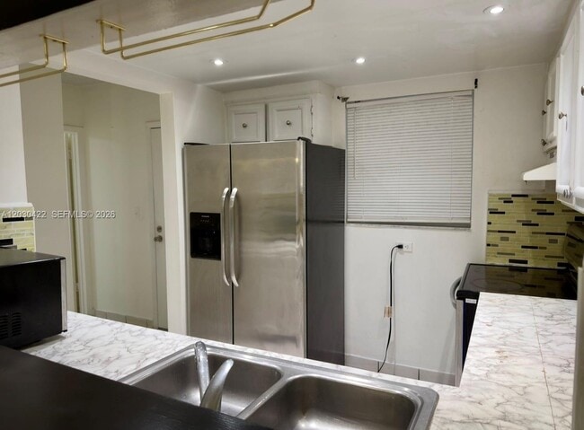 Building Photo - 1035 W 77th St Unit 211