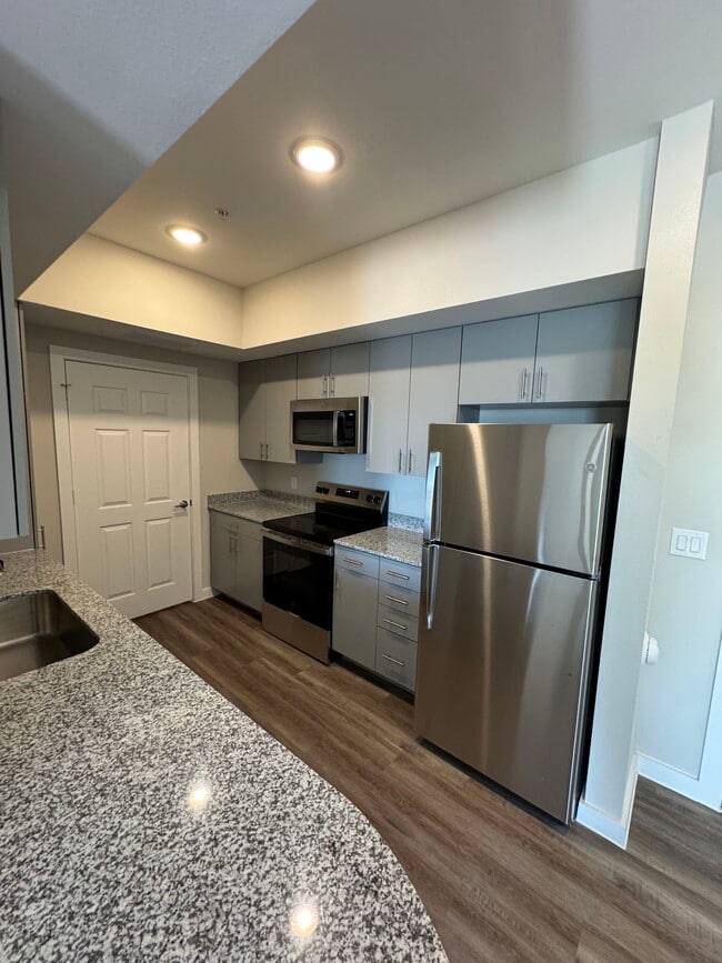 Building Photo - 5000 Overboard Cv Unit 6306