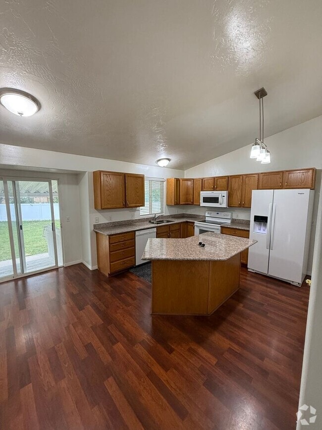 Building Photo - 4 Bed/ 3 Bathroom house in West Jordan