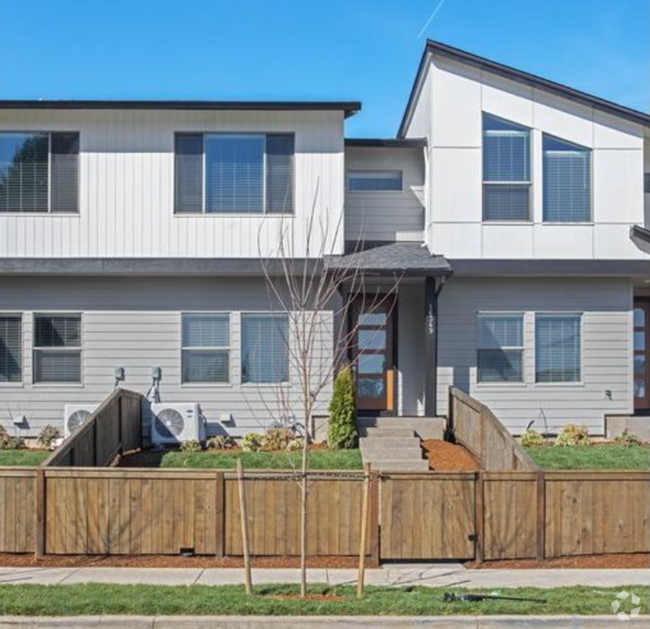 Building Photo - Modern 3 Bed 2.5 Bath Home in Mt. Vista Ne...