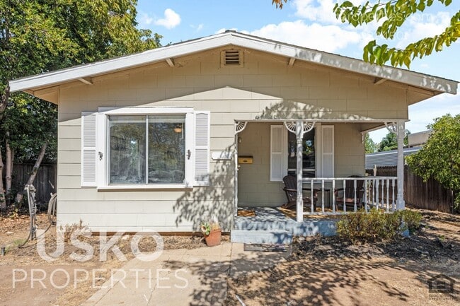 808 Main St