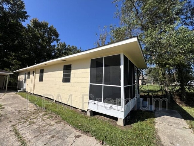 Building Photo - 13363 Sunshine Rd